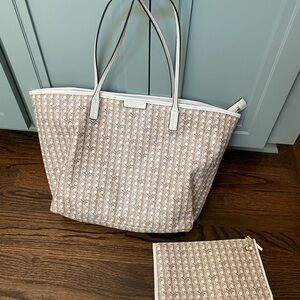 Tory Burch Ever Ready Tote、Ready for anything.
